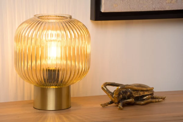 lampe à poser "maloto" de la marque lucide en verre strié jaune